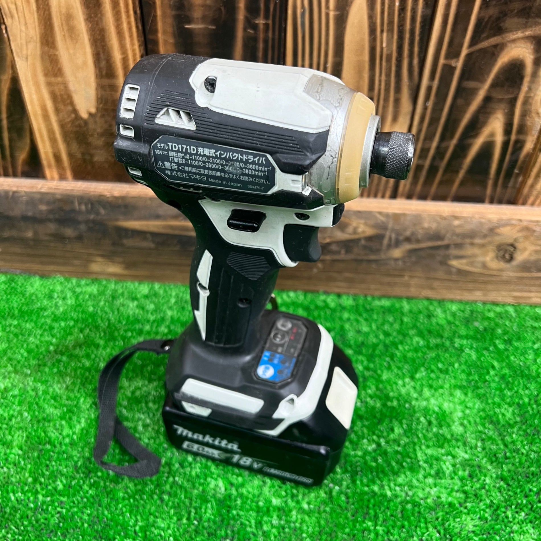 中古未開封品!!】マキタ TD171DRGXW 充電式インパクトドライバ
