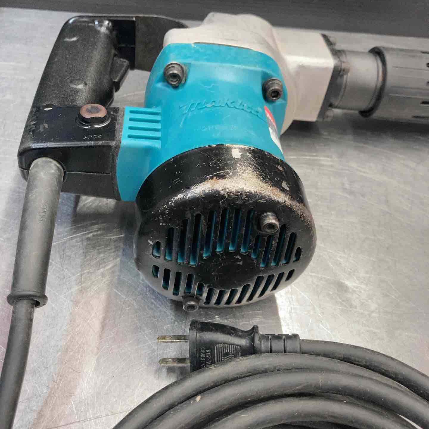 【工具】Makita 電動ハンマー HM0810　中古　リサイクルショップ宮崎屋住吉店25.5.26 楽天市場】マキタ 電動ハンマ 100V（六角シャンク） ＜HM0810＞ケース