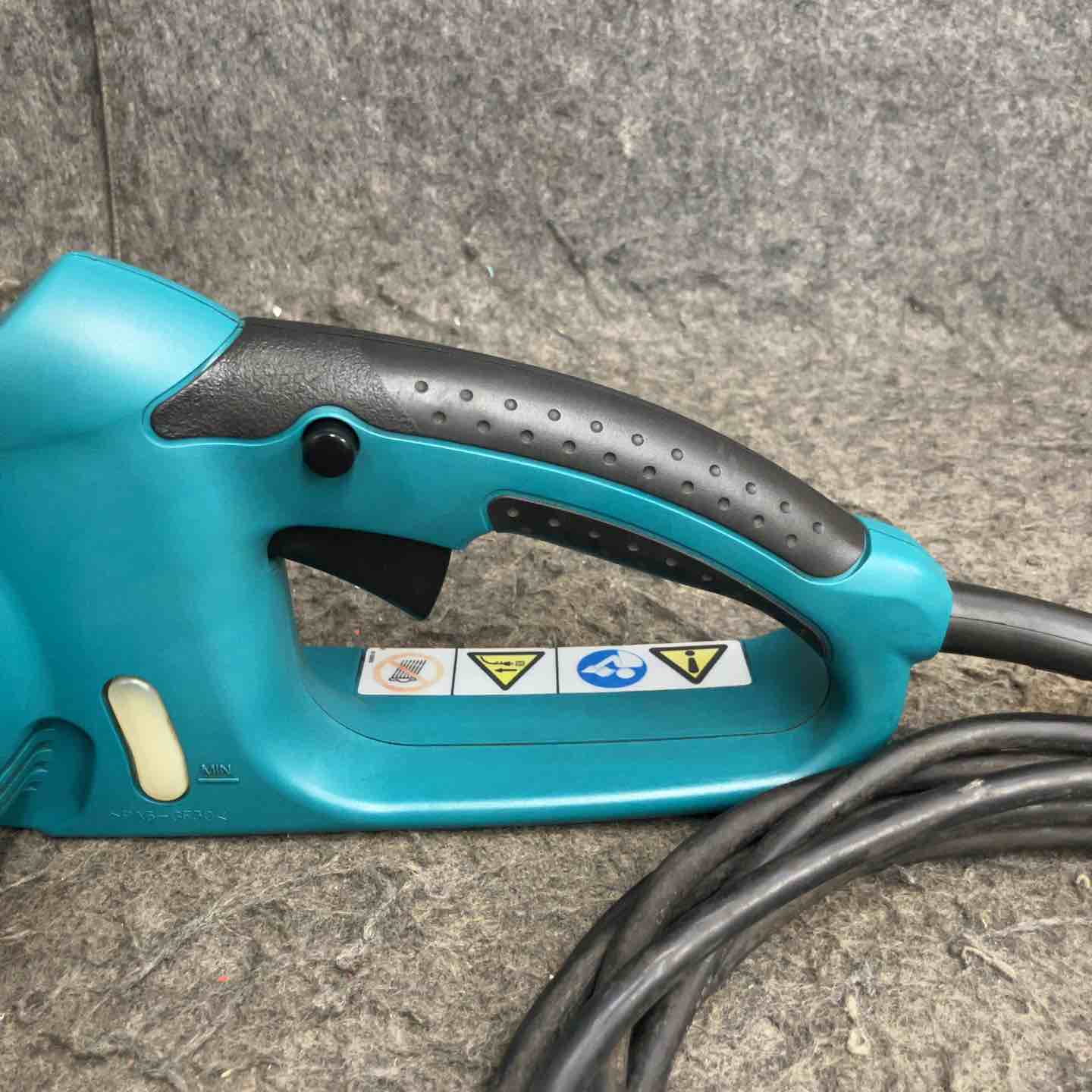 ☆マキタ(makita) 電気チェーンソー MUC401【鴻巣店】 – アクトツール