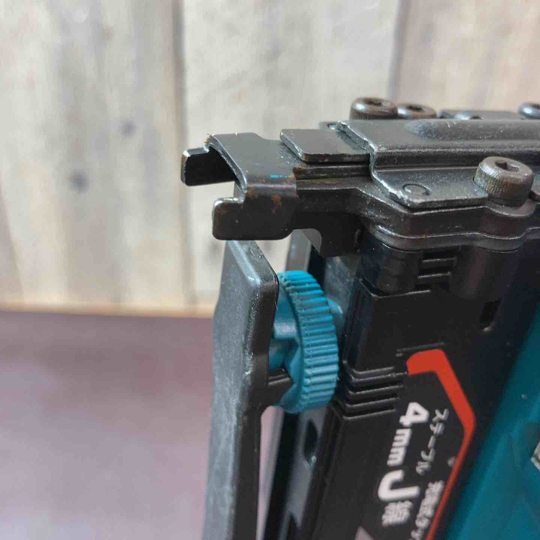 【中古品】 マキタ(makita) コードレスタッカー ST421DZ おまけバッテリー付き 【東大和店】