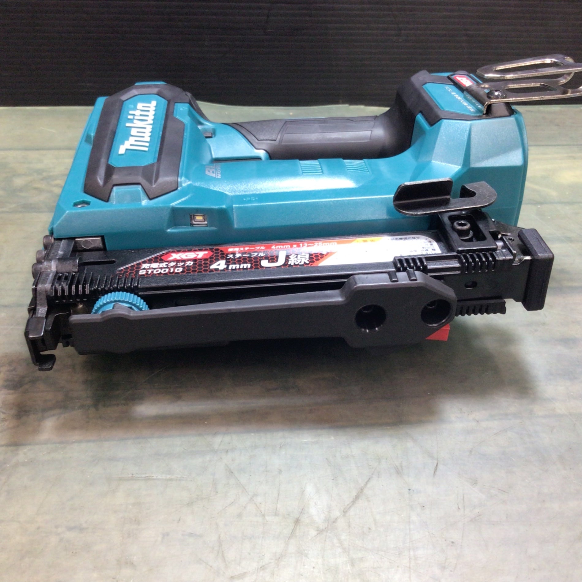 未使用品】☆マキタ(makita) コードレスタッカー ST001GRDX 未使用品】☆マキタ(makita) コードレスタッカー ST001GRDX