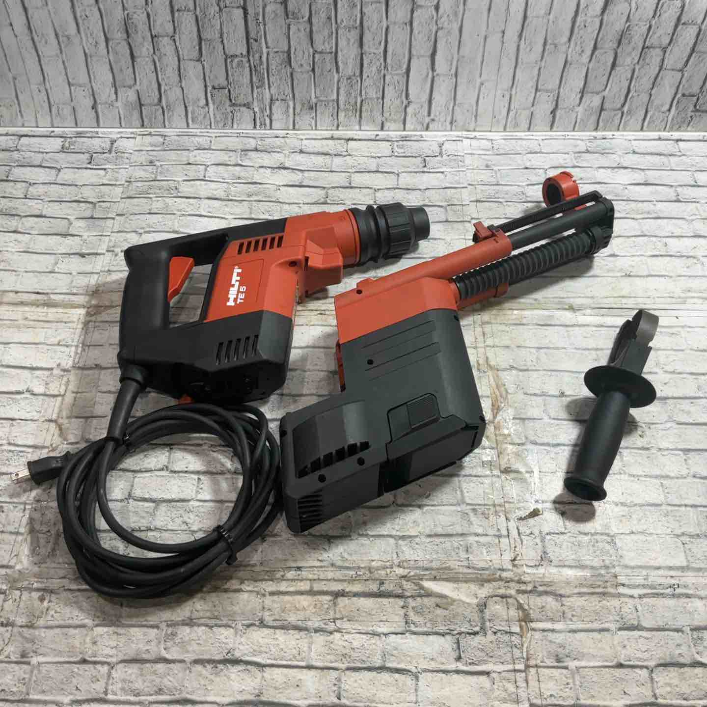 ◇ヒルティ(HILTI) ハンマドリル TE5 ケース、先端カバー3種、集塵システム、ハンドル付き【越谷店】 ◇ヒルティ(HILTI) ハンマドリル TE5 ケース、先端カバー3種、集塵