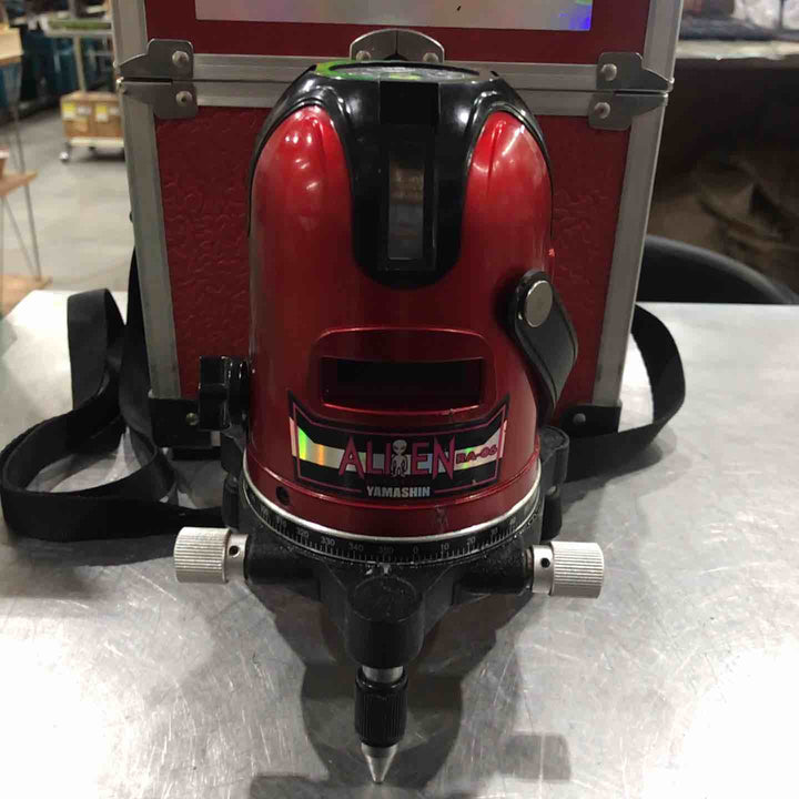 ◇山真製鋸(YAMASHIN) レッドエイリアン レーザー墨出し機 RA-06【川口店】