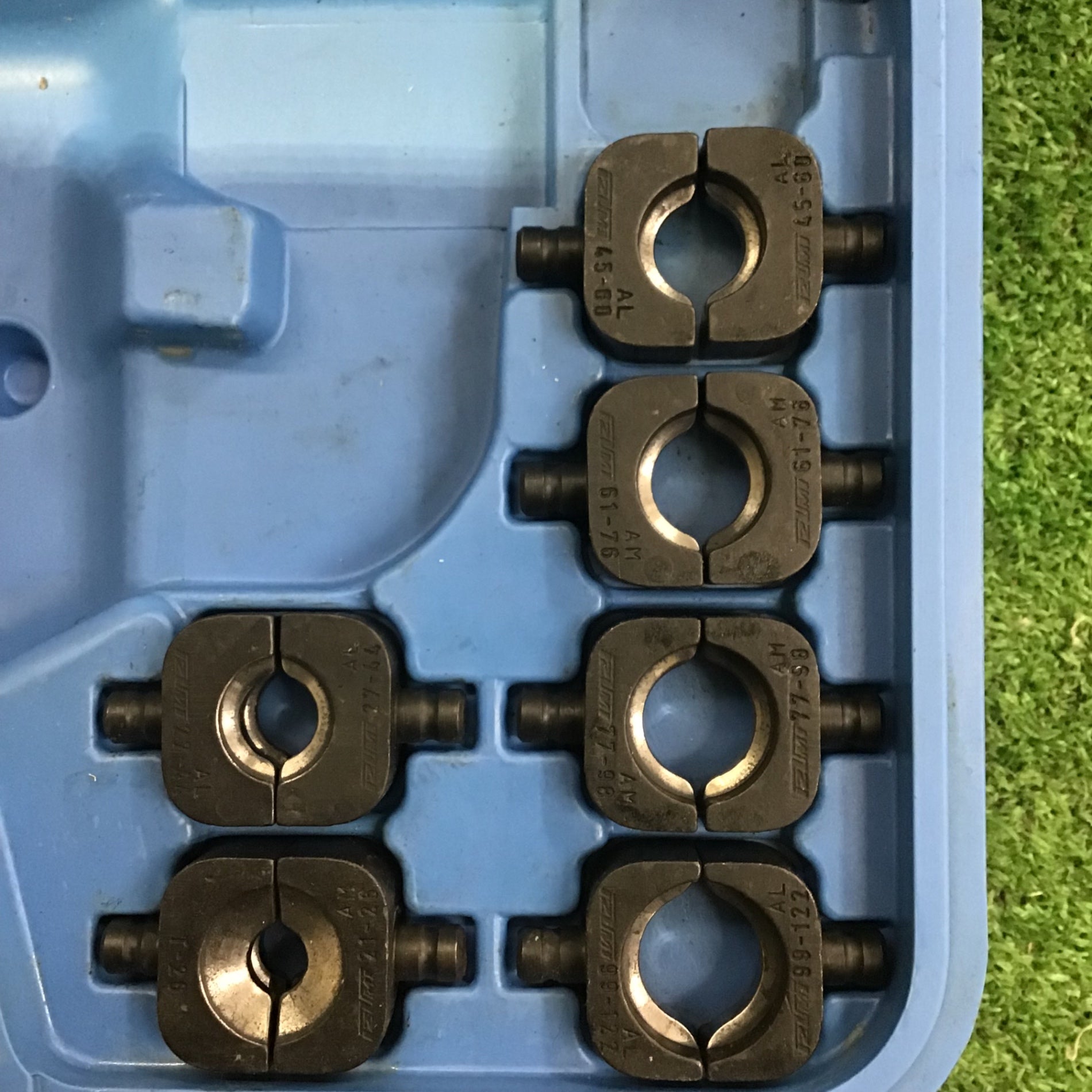 IZUMI 泉精器 手動油圧式工具 15号B型 本体ダイスセット 〇泉精器(IZUMI) 手動油圧式圧着圧縮工具 15号B【町田店】 – アクト
