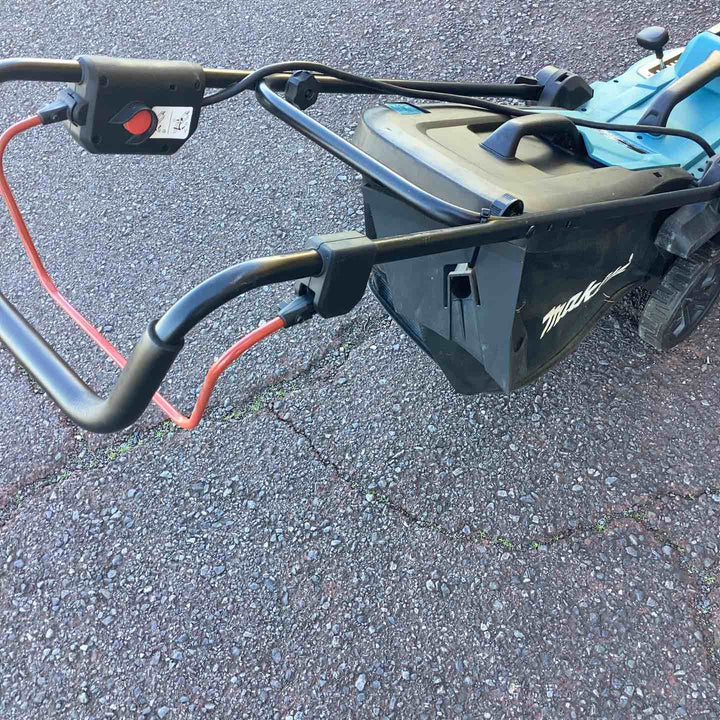 【店頭受取り限定】マキタ(Makita) 330ミリ充電式芝刈機 18V バッテリ、充電器別売 MLM330DZ 青【越谷店】