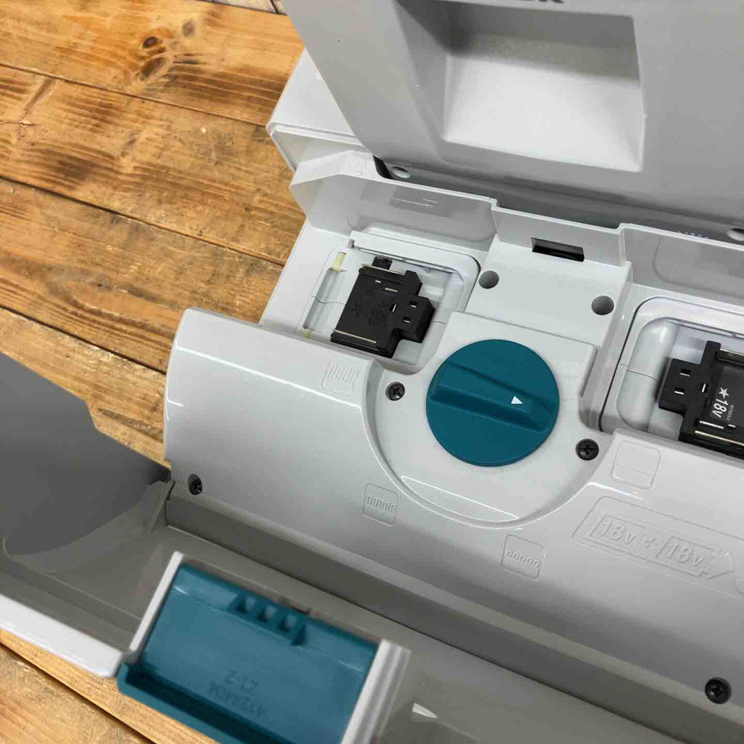 【中古品】マキタ(makita) 36V 充電式アップライトクリーナ 本体のみ 白 VC560DZ【東大和店】