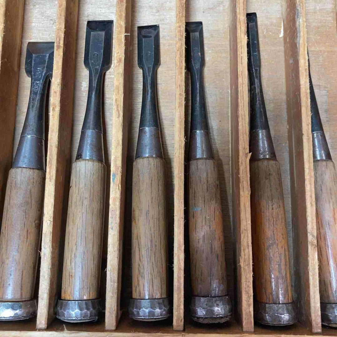 【中古品】炎国貞9本・その他不明5本 鑿 計14本 まとめ売り ノミ 大工道具 和工具