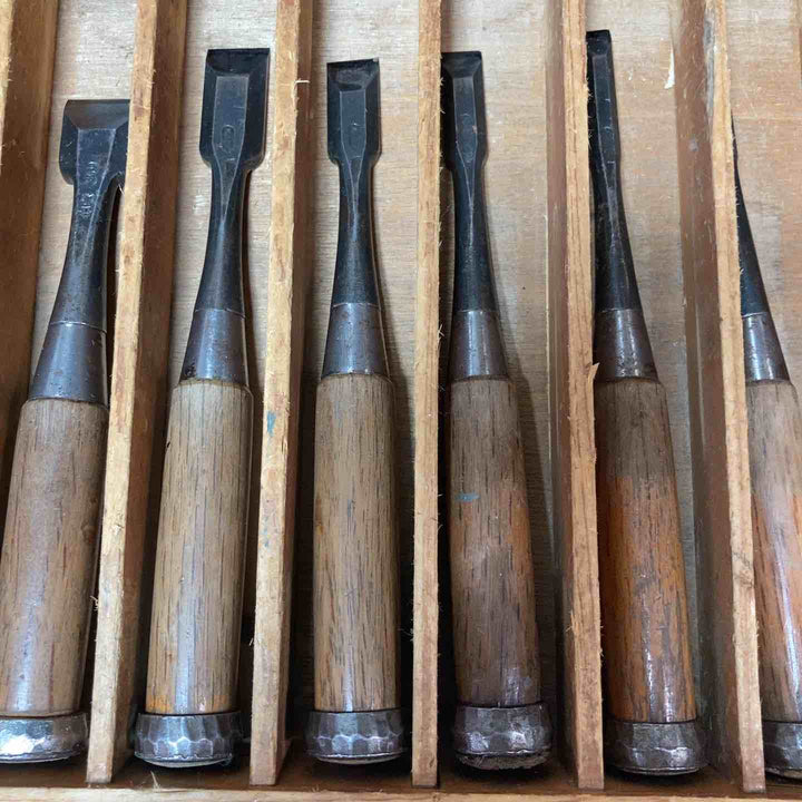 【中古品】炎国貞9本・その他不明5本 鑿 計14本 まとめ売り ノミ 大工道具 和工具