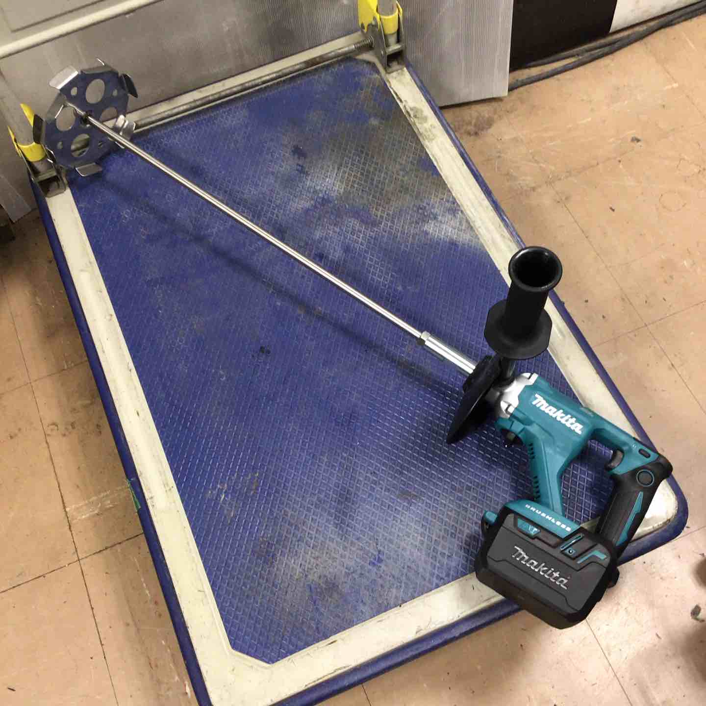 ☆マキタ(makita) コードレスかくはん機 UT130DRG【草加店】 – アクト