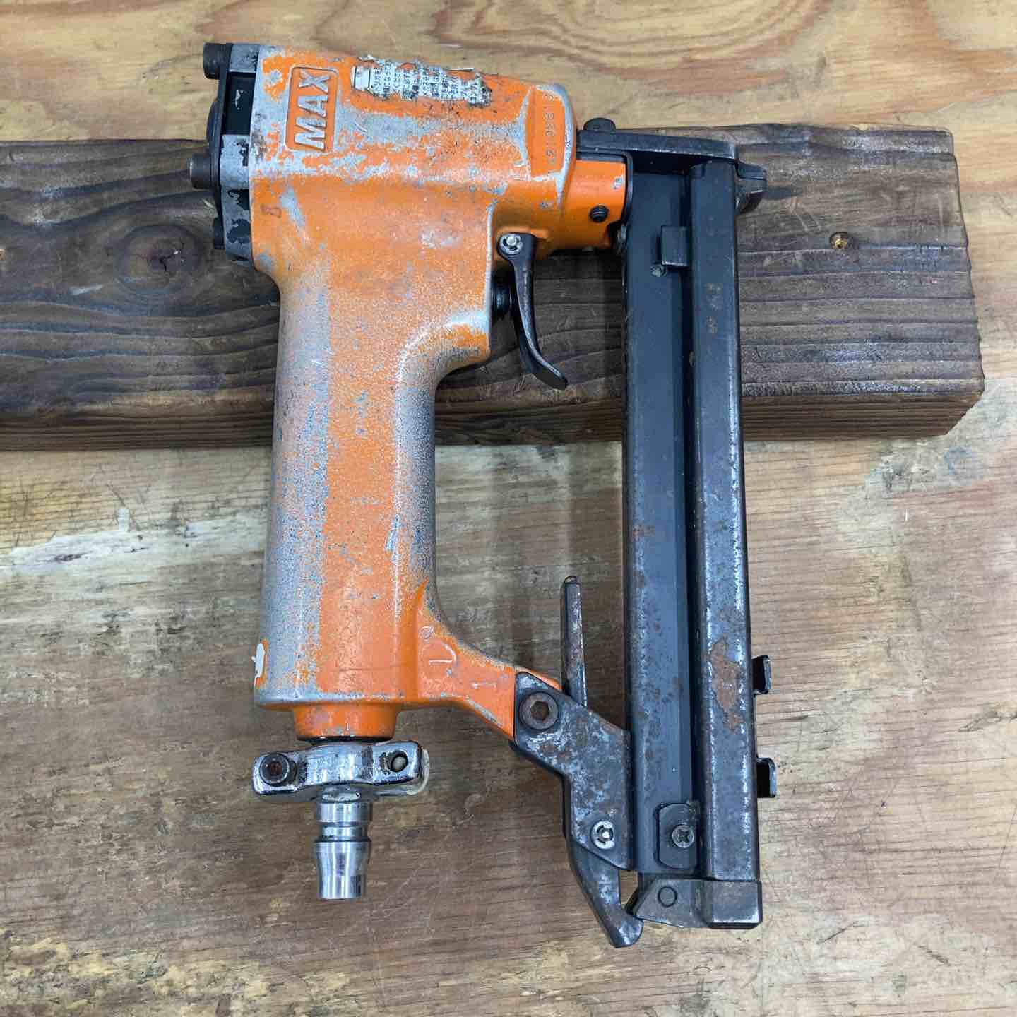 マックス TA-20A/422J エアネイラ【市川行徳店】【店頭取引限定】【中古】管理番号：ITXV3QTNEG5W マックス（MAX） MAX 4Jステープルエアネイラ TA-20A/422J キュウオン