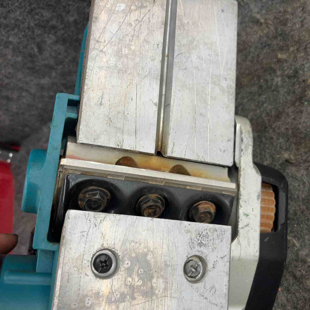 【現状品】★マキタ(makita) コードレスカンナ KP180DZ ノブが固く、深さ調節が出来ない【鴻巣店】