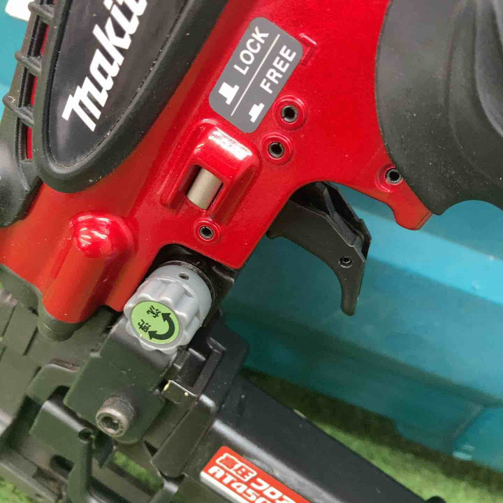 ★マキタ(makita) 高圧フロアタッカ AT450HA【川越店】