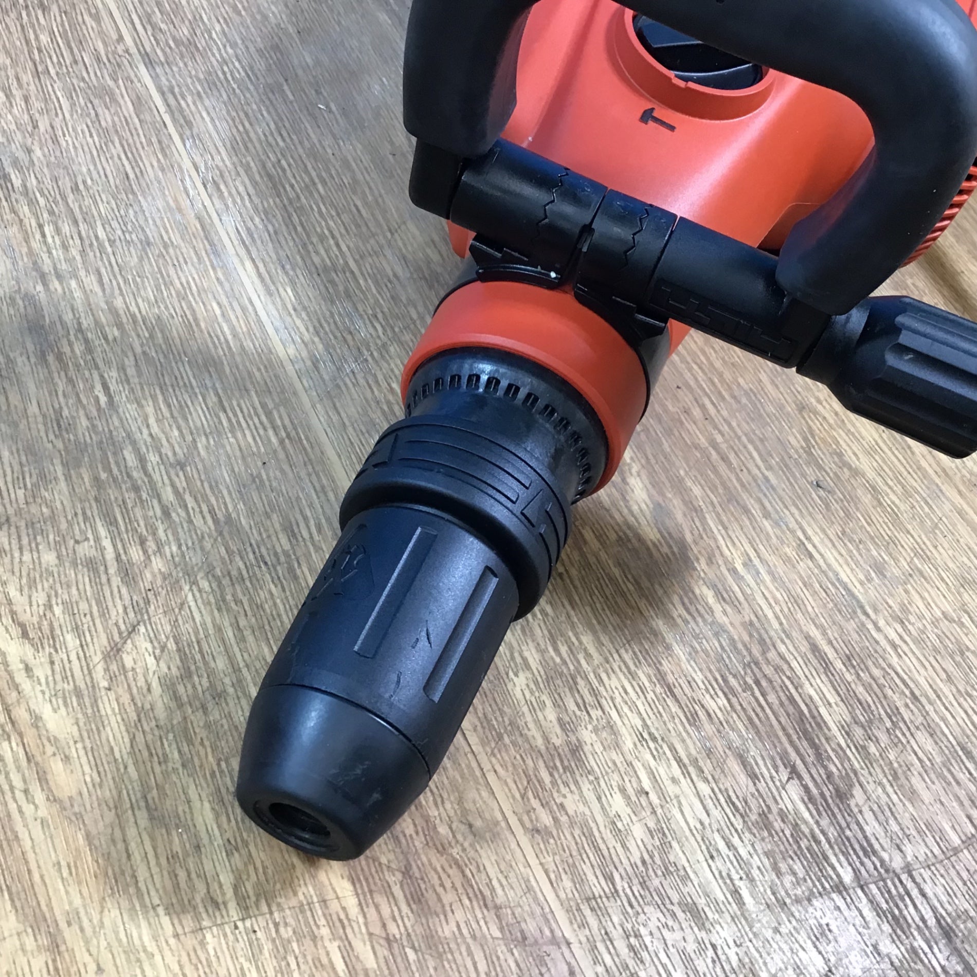 中古美品】☆ヒルティ(HILTI) 電動ハンマ TE700-AVR【岩槻店