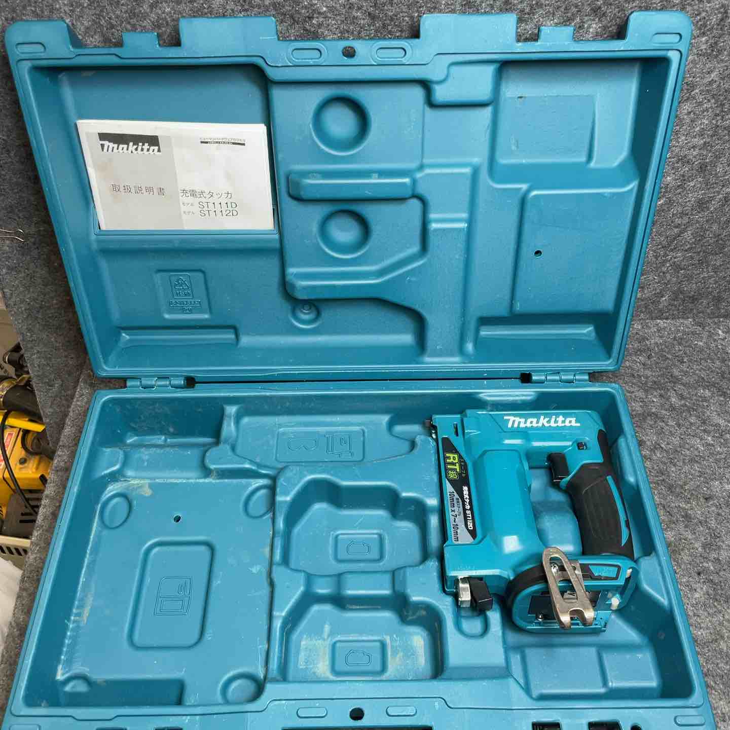 マキタ(makita) RT線専用コードレスタッカ ST112DZK【桶川店】 マキタ(makita) RT線専用コードレスタッカ ST112DZK【桶川店