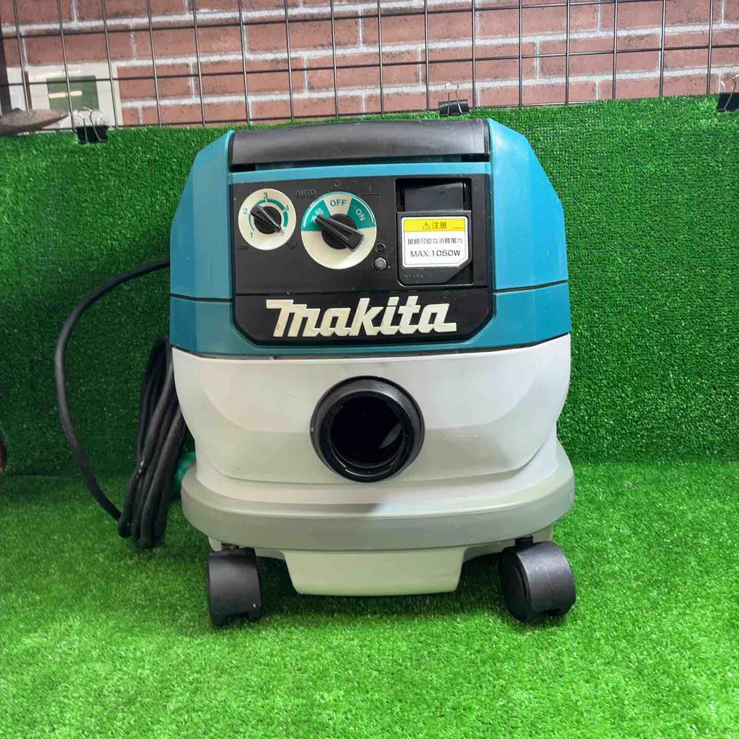 中古品　▲マキタ集じん機乾式VC0830▲ マキタ（makita） 集じん機 VC0830 容量8L 粉じん専用 連動コンセント