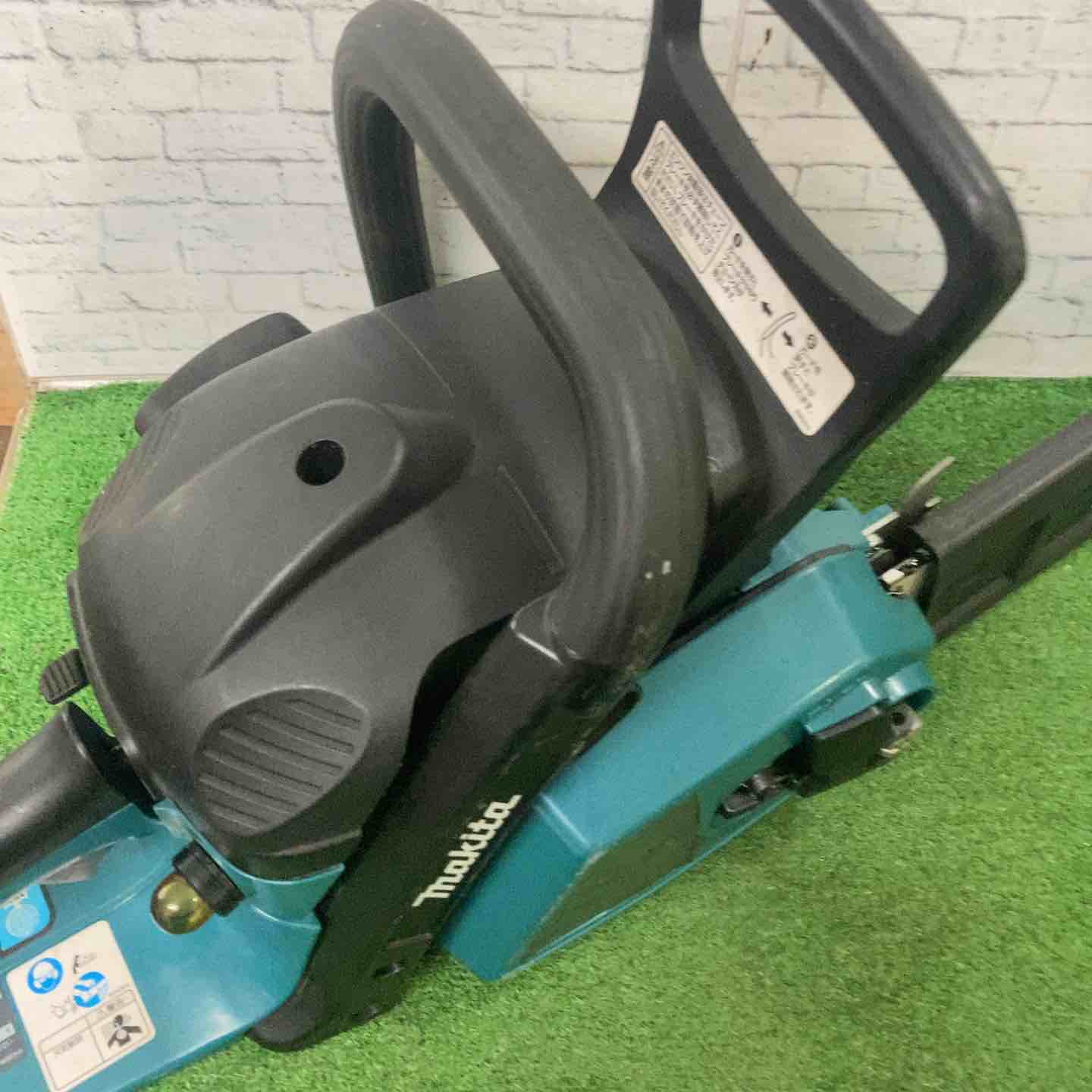 【店頭お渡し限定】(25-12-24)マキタ　エンジンチェンソー　MEA3201 マキタ（makita） MEA3201M エンジンチェーンソー ガイドバー350mm