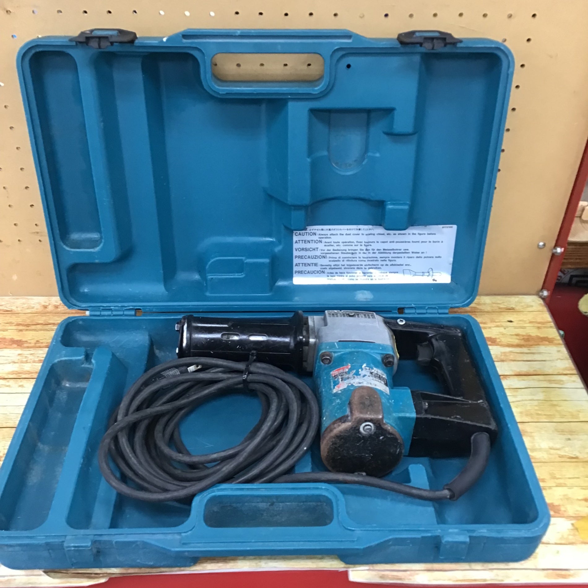 動作確認済みマキタ 電動ケレン HK1810 ハツリ機 電動ハンマーmakita