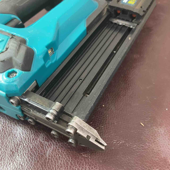 【中古品】マキタ 充電式35mm面木釘打ち機 FN350DZ 18V【東大和店】