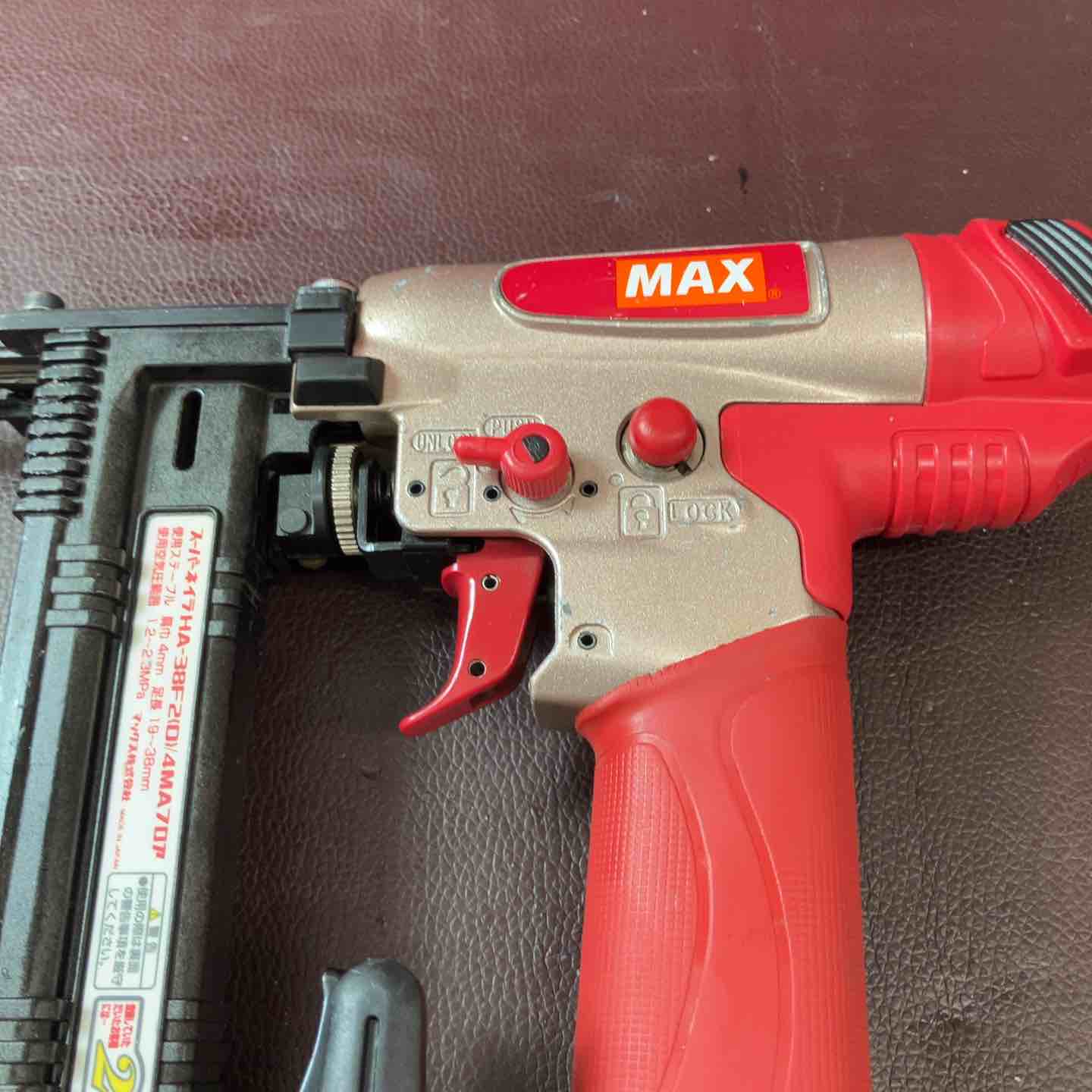 中古品】☆マックス(MAX) 高圧フロアタッカ HA-38F2(D)/4MA