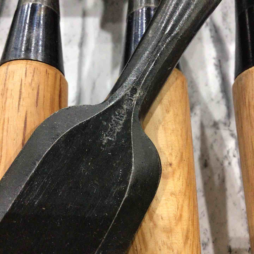 左次弘 追入鑿 10本組 赤樫柄 面取加工 ※12mmが2本あります。 【川口店】
