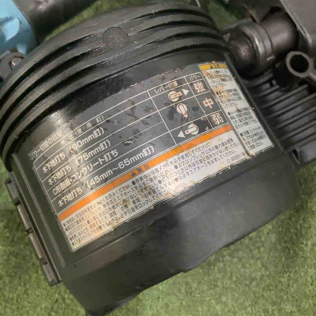 ◇HiKOKI(ハイコーキ) 旧日立工機 高圧ロール釘打機 針金90mm シート50mm パワー切替機構・エアダスタ付 台数限定生産色 セームブルー ケース付 NV90HR2(SCB) 動作確認済【川口店】