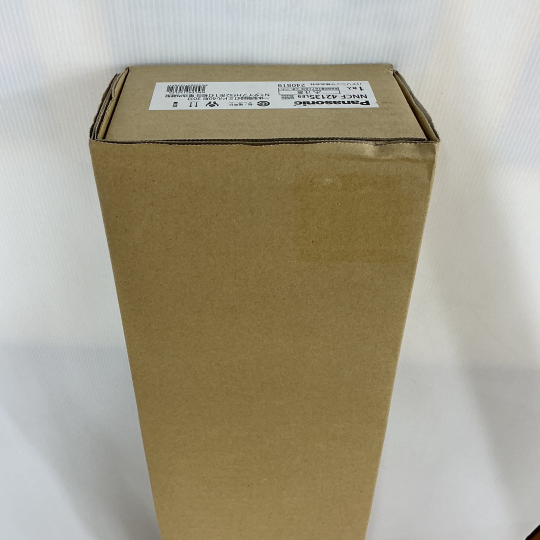 【未使用品】パナソニック(Panasonic) 一体型LED階段灯 NNCF42135LE9 電池内蔵 常時・非常用兼用 ミドルタイプ 幅1420mm×高160mm①【電材館越谷店】