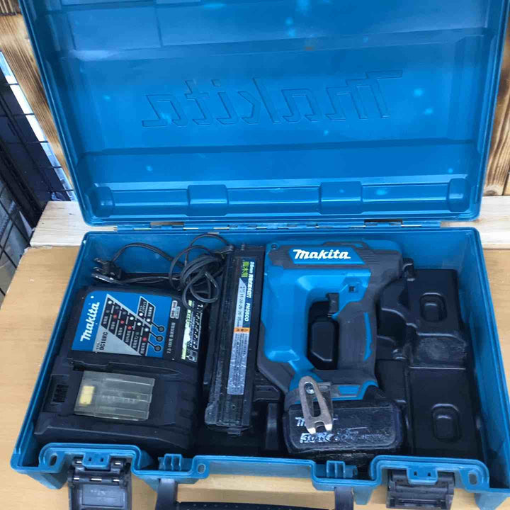 マキタ 35mm充電式面木釘打 FN350DZK 本体＋ケース+バッテリー1個セット【越谷店】