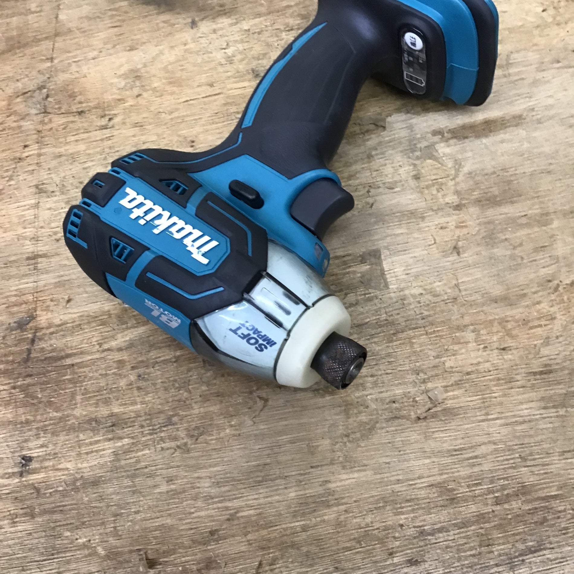 〇マキタ(makita) 14.4Vコードレスソフトインパクトドライバー TS131DZ
