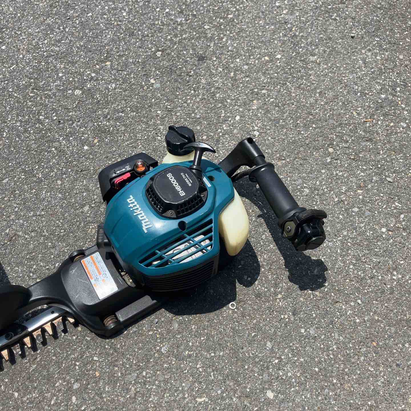 中古品】 マキタ/makita 片刃式エンジンヘッジトリマ 600ミリ・EH6000S