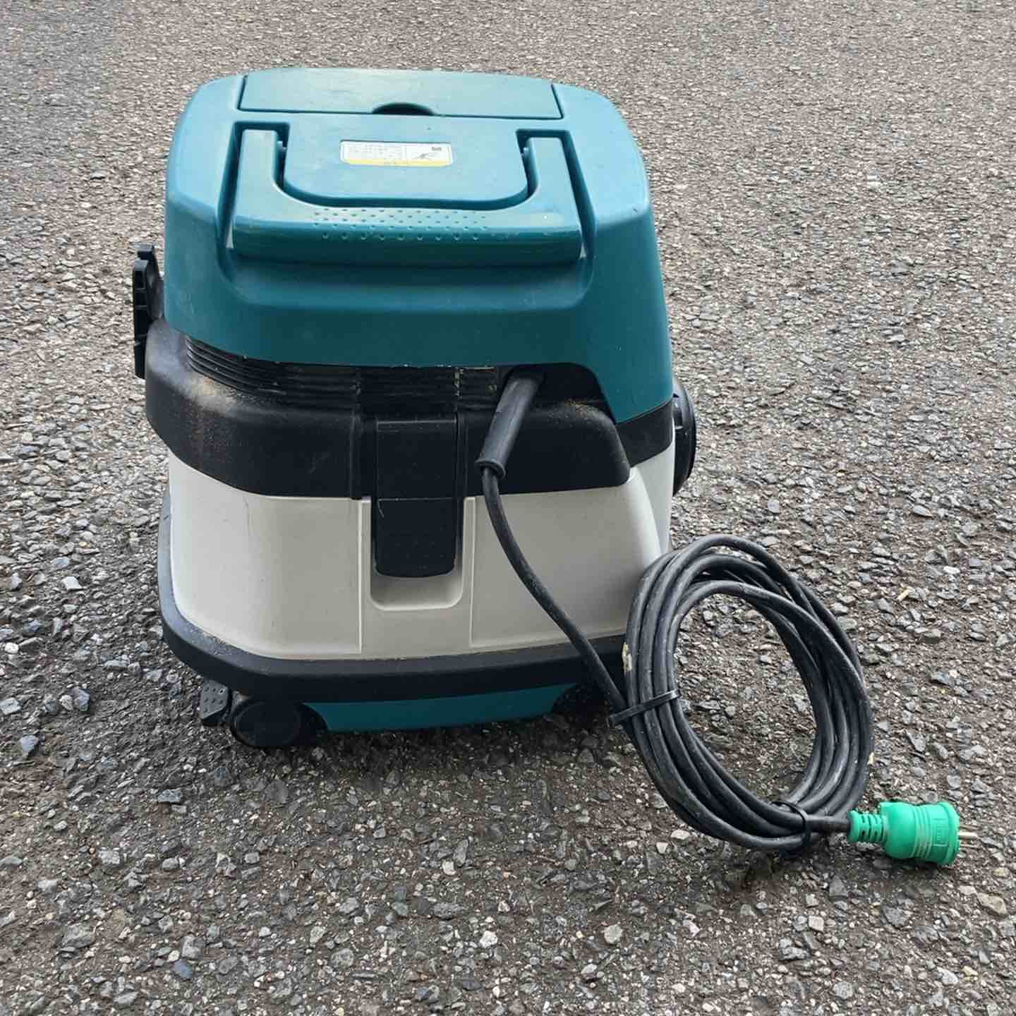 中古品○makita乾湿両用集じん機483（P）○O○IT5K2E6AHQG4