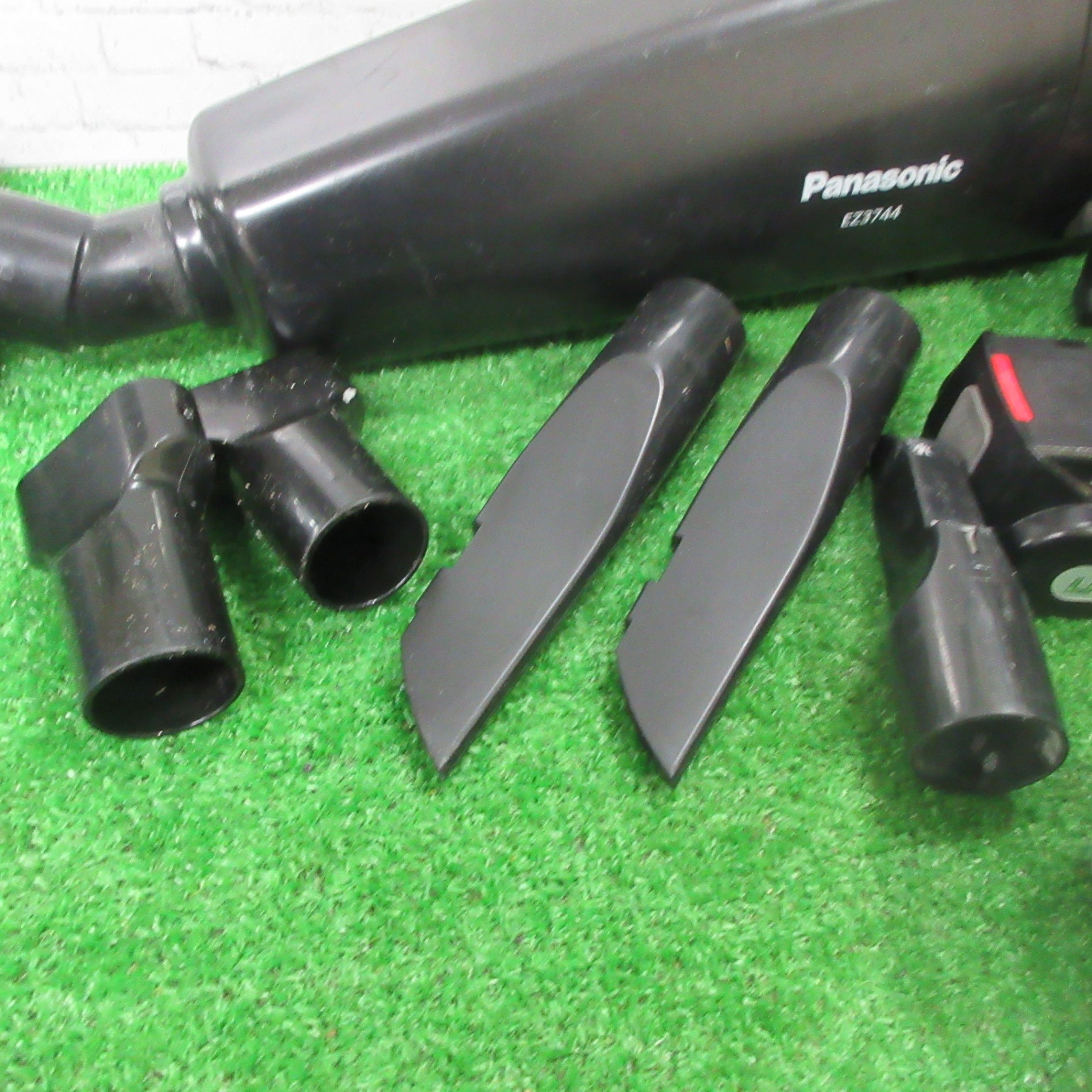〇Panasonic(パナソニック) 工事用充電フロアクリーナー EZ3744
