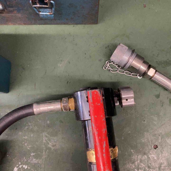 ◇泉精器(IZUMI) 分離型油圧式パンチャ SH-10-1(ポンプHP-180N付)【戸田店】