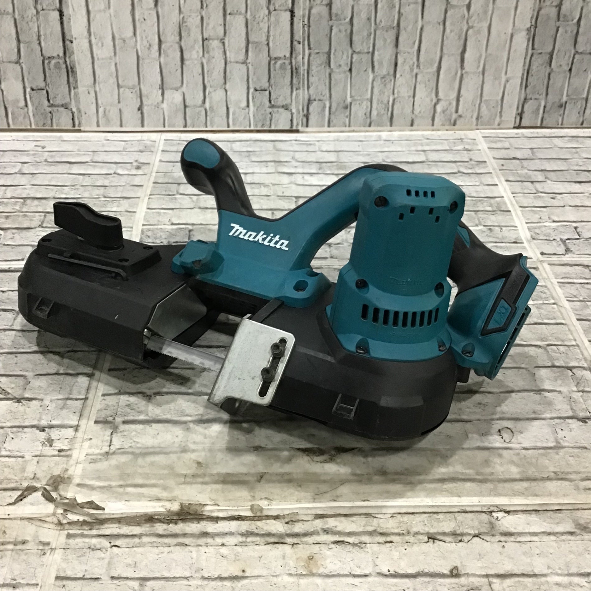 ★マキタ(makita) コードレスバンドソー PB181DZ【川口店】