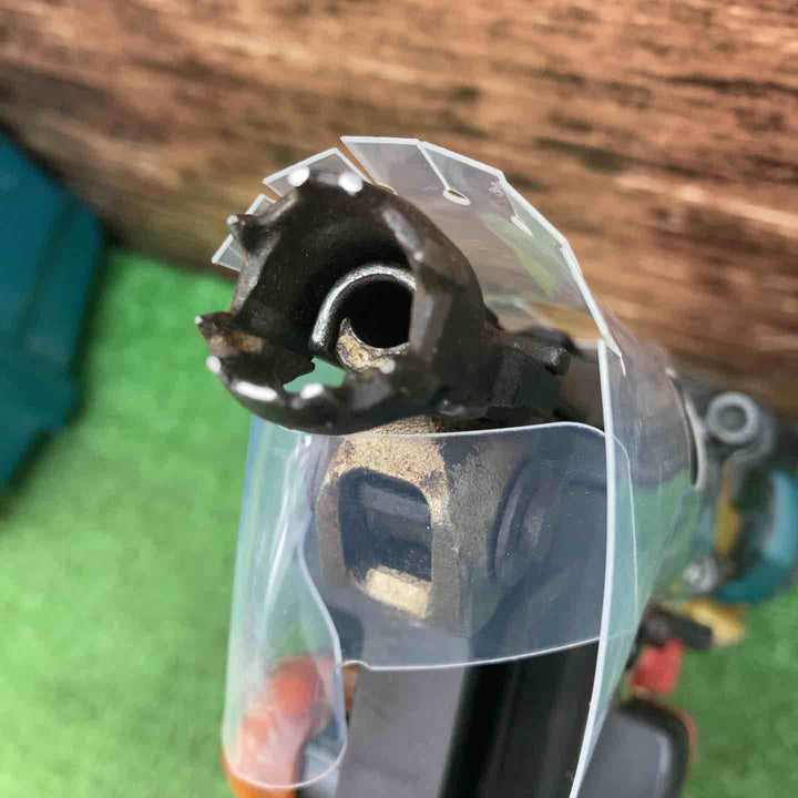 【中古品】makita/マキタ 65mm 高圧エア釘打 エアダスタ付 ゴールド AN633HSP1【川越店】