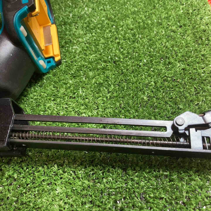 ☆マキタ(makita) コードレスタッカ ST420DZK【川崎店】