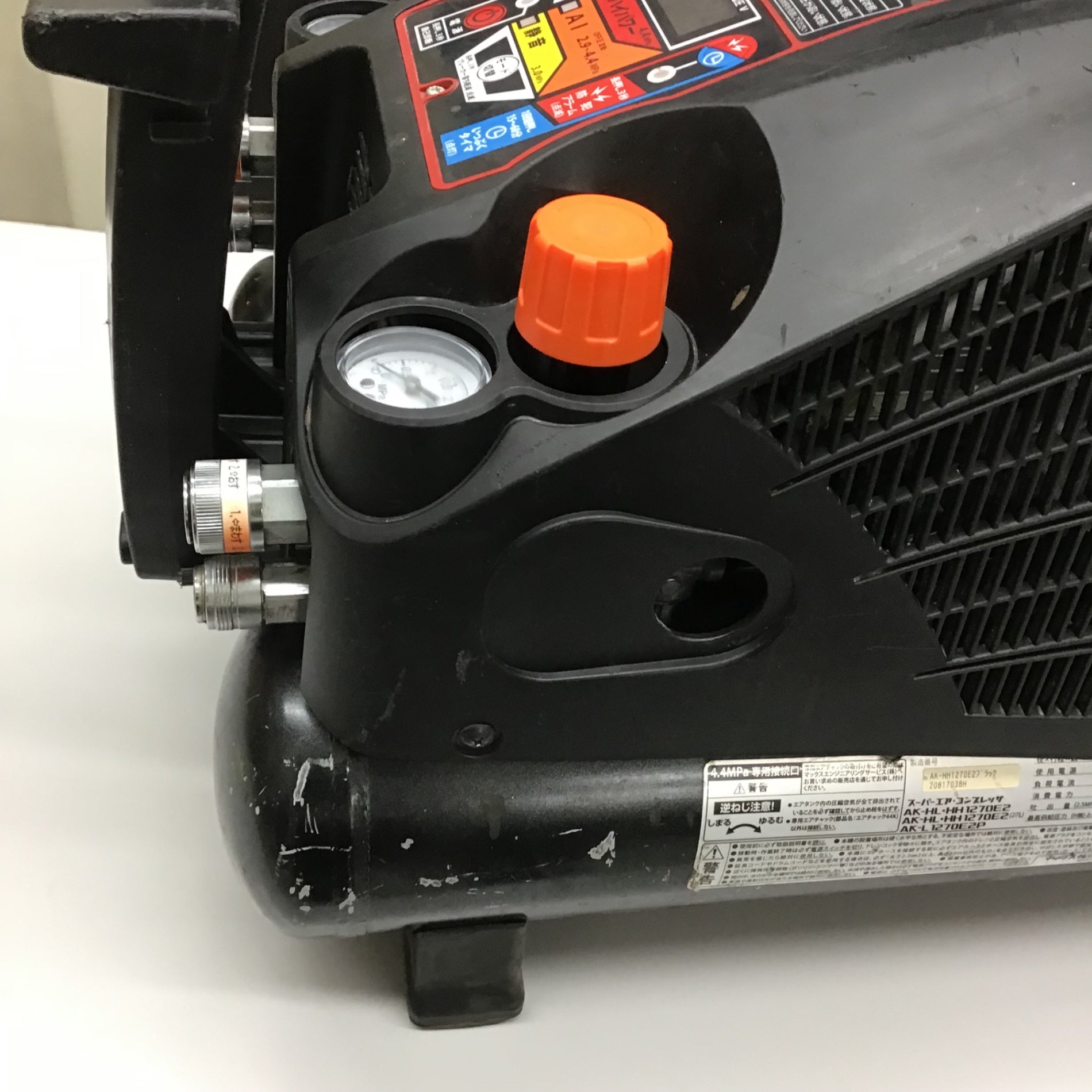 中古品】☆マックス(MAX) エアコンプレッサー AK-HH1270E2_ブラック