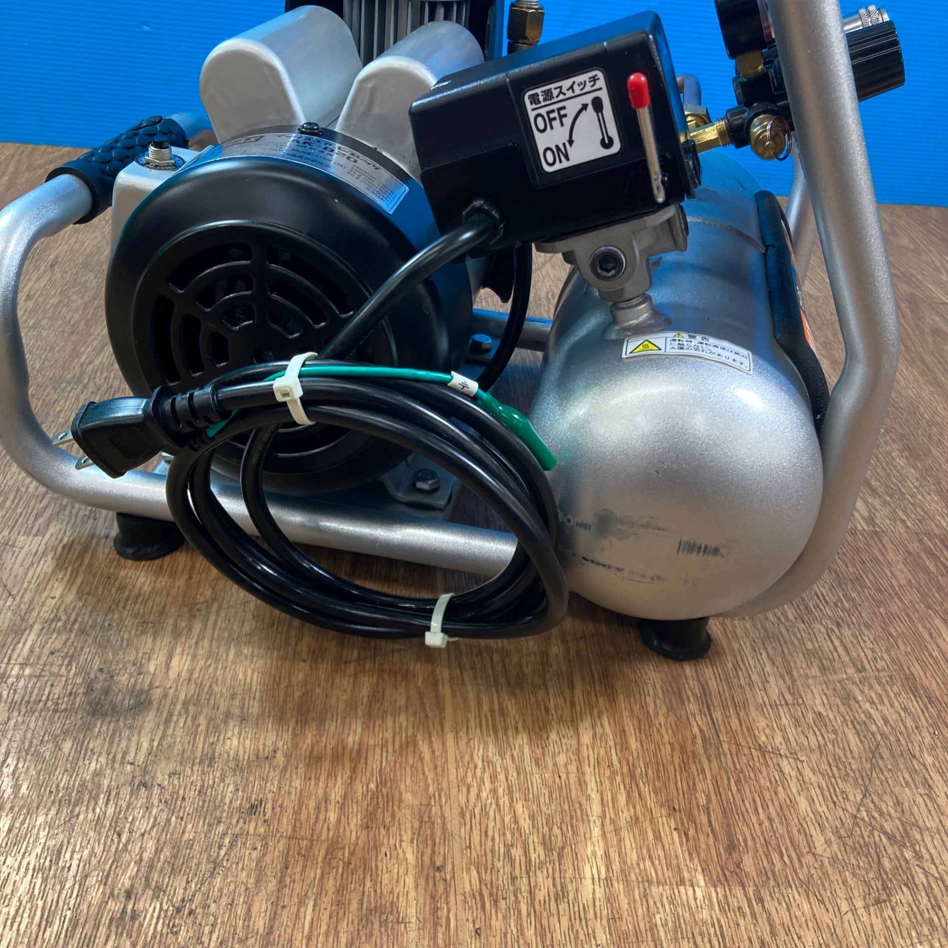 ☆マックス(MAX) 常圧専用エアコンプレッサ AK-820【岩槻店】 – アクト