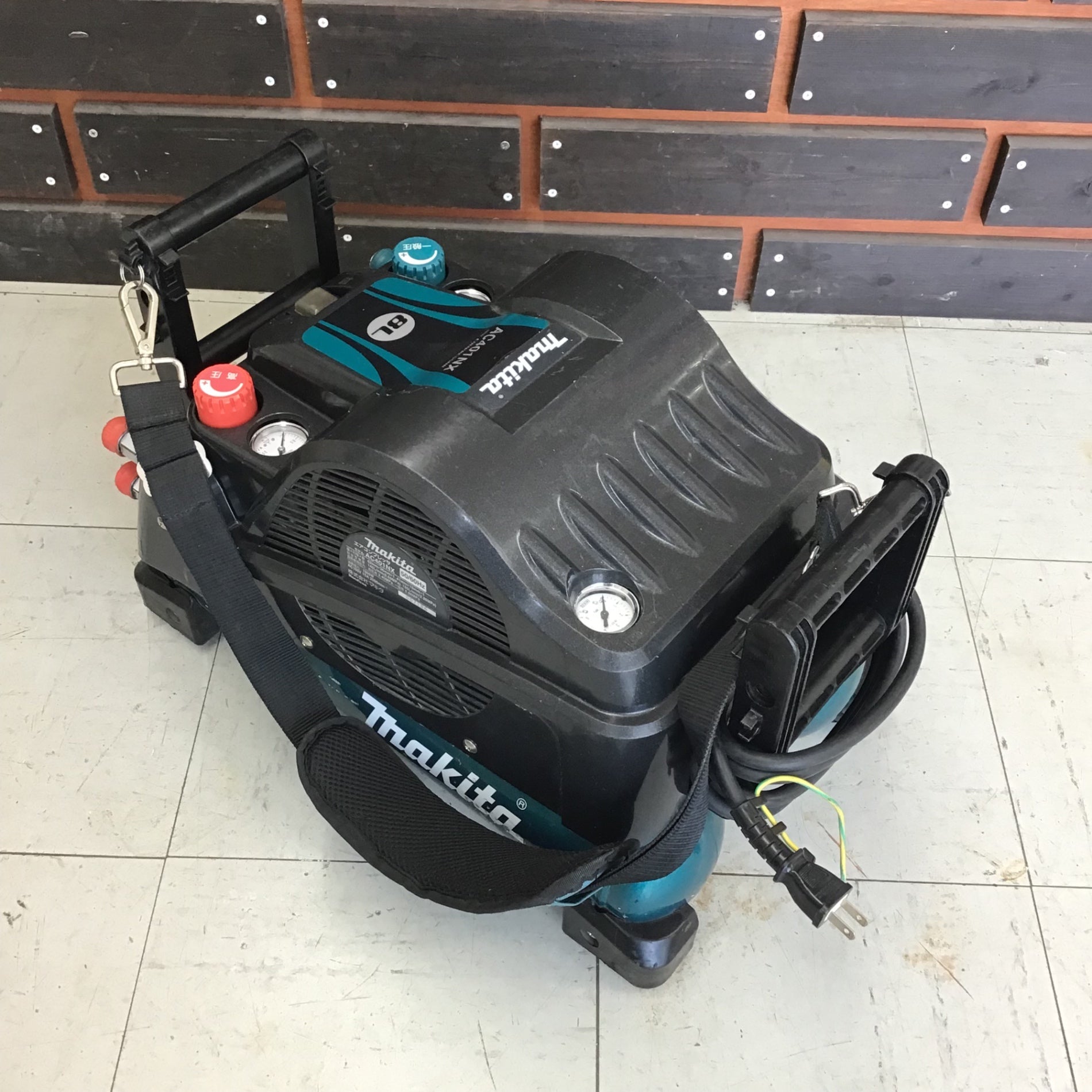 中古品】 マキタ/makita 常圧/高圧エアコンプレッサー・AC401NXB 【鴻巣店】 – アクトツールオンラインショップ