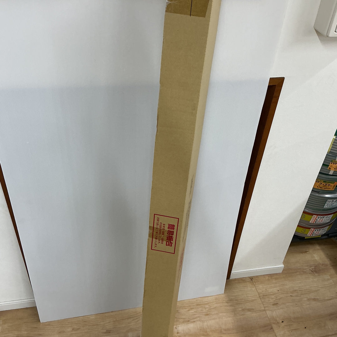 【未使用品】パナソニック(Panasonic) 一体型LED階段灯 NNCF42135LE9 電池内蔵 常時・非常用兼用 ミドルタイプ 幅1420mm×高160mm①【電材館越谷店】
