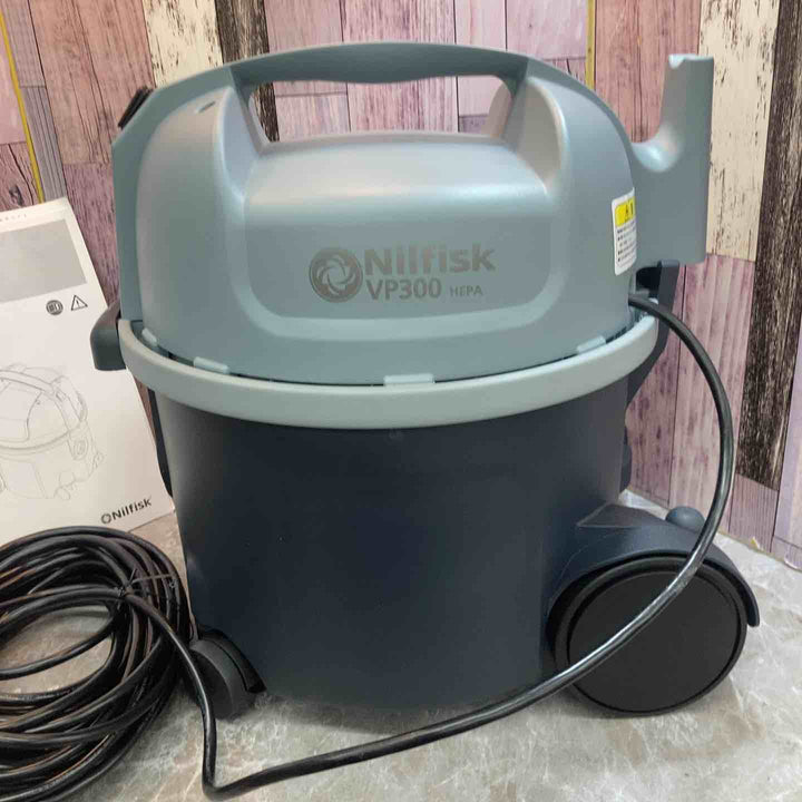 ◇ニルフィスク アドバンス 乾式掃除機 VP300HEPA【八潮店】