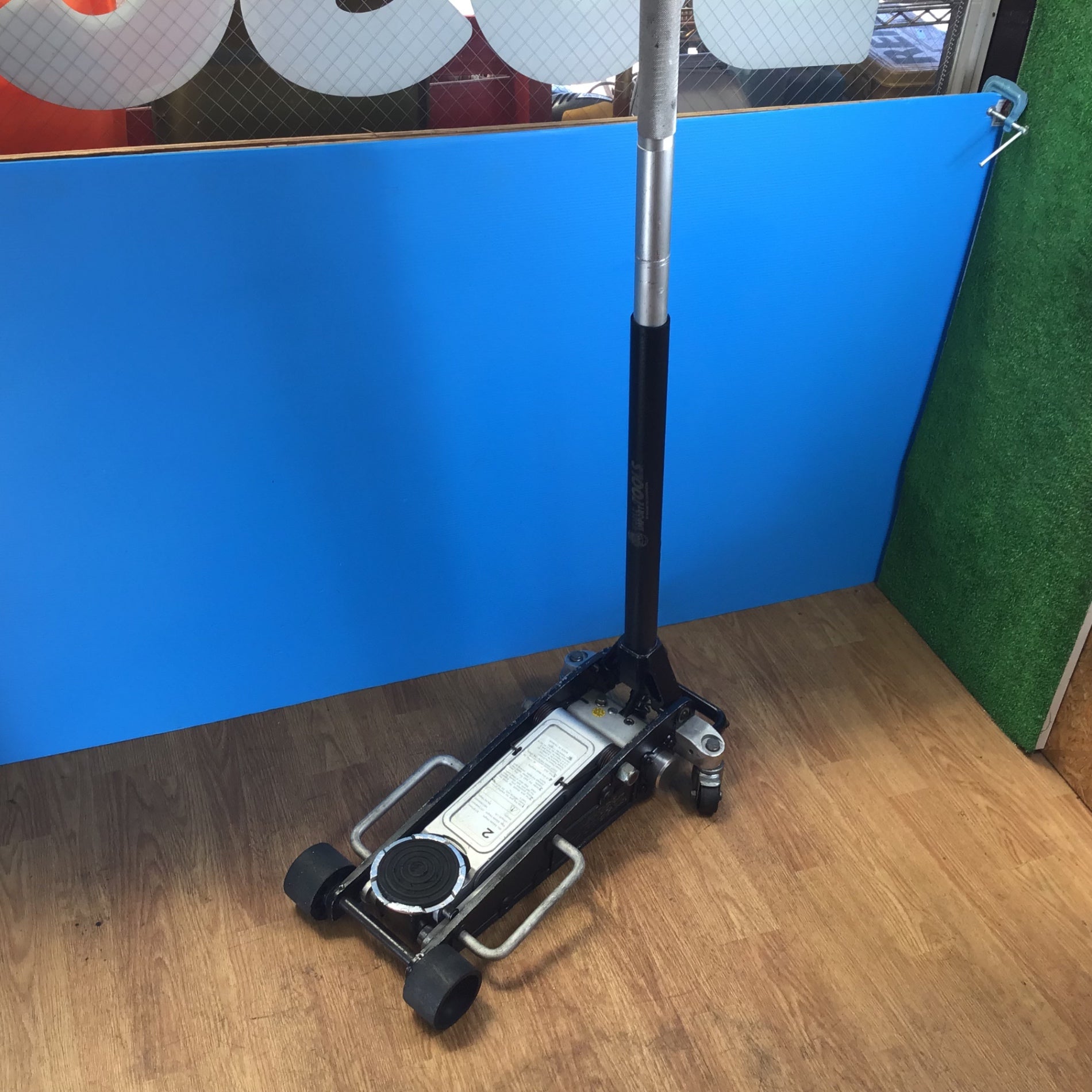 中古/店頭受取り限定】WORLD IMPORT TOOLS フロアジャッキ 2t【岩槻店