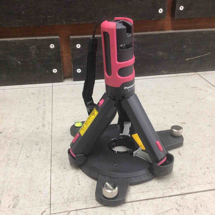 【中古美品】 パナソニック/Panasonic レーザー墨出し器 墨出し名人 十字・地墨  BTL1100P 【鴻巣店】