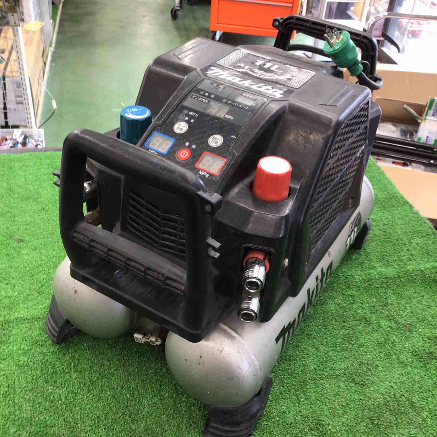 ジャンク品】マキタ(Makita) エアコンプレッサ(黒) (50/60Hz) AC462XLB