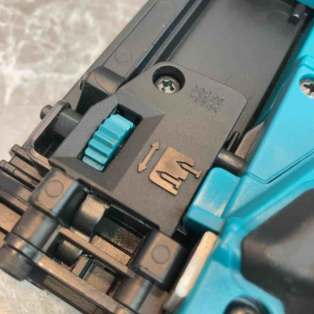 ◇マキタ 充電式35mm面木釘打ち機 FN350DZ【八潮店】