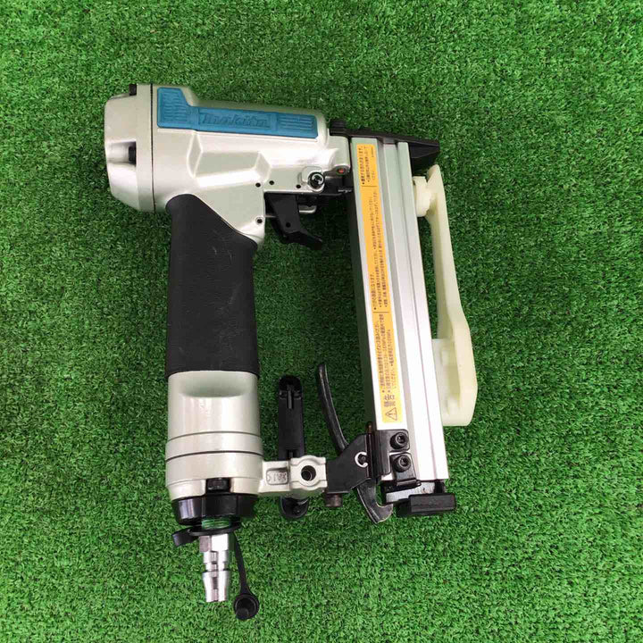 ◇マキタ(makita) 常圧エアタッカ 10mm AT1025AK【川崎店】