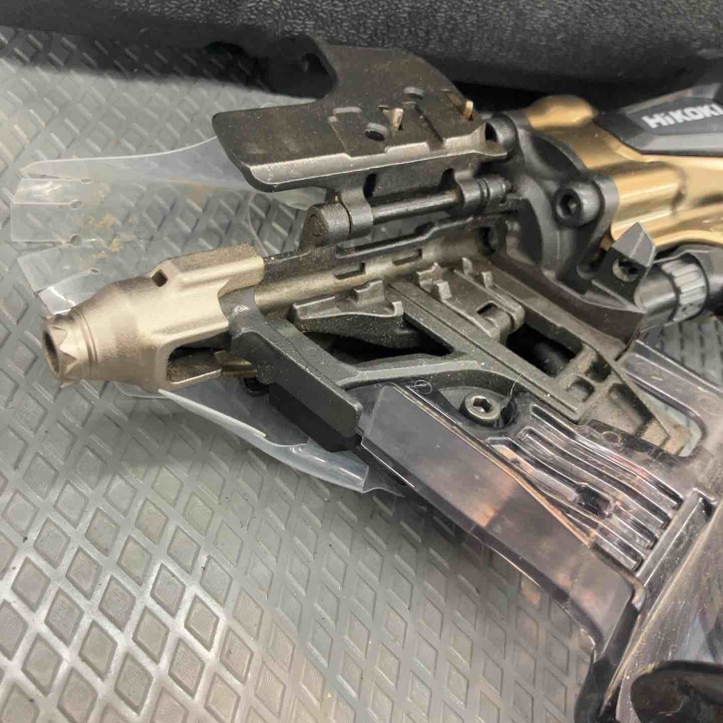 中古品】ハイコーキ(HIKOKI ※旧:日立工機) 高圧エア釘打ち機 NV75HRA(S
