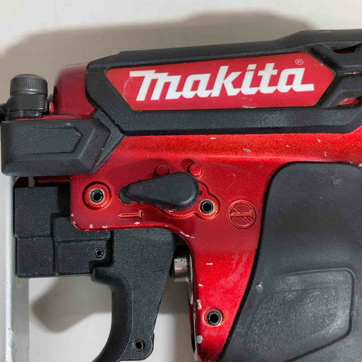 ★マキタ(makita) 高圧エアタッカ AT425HE 本体のみ【戸田店】
