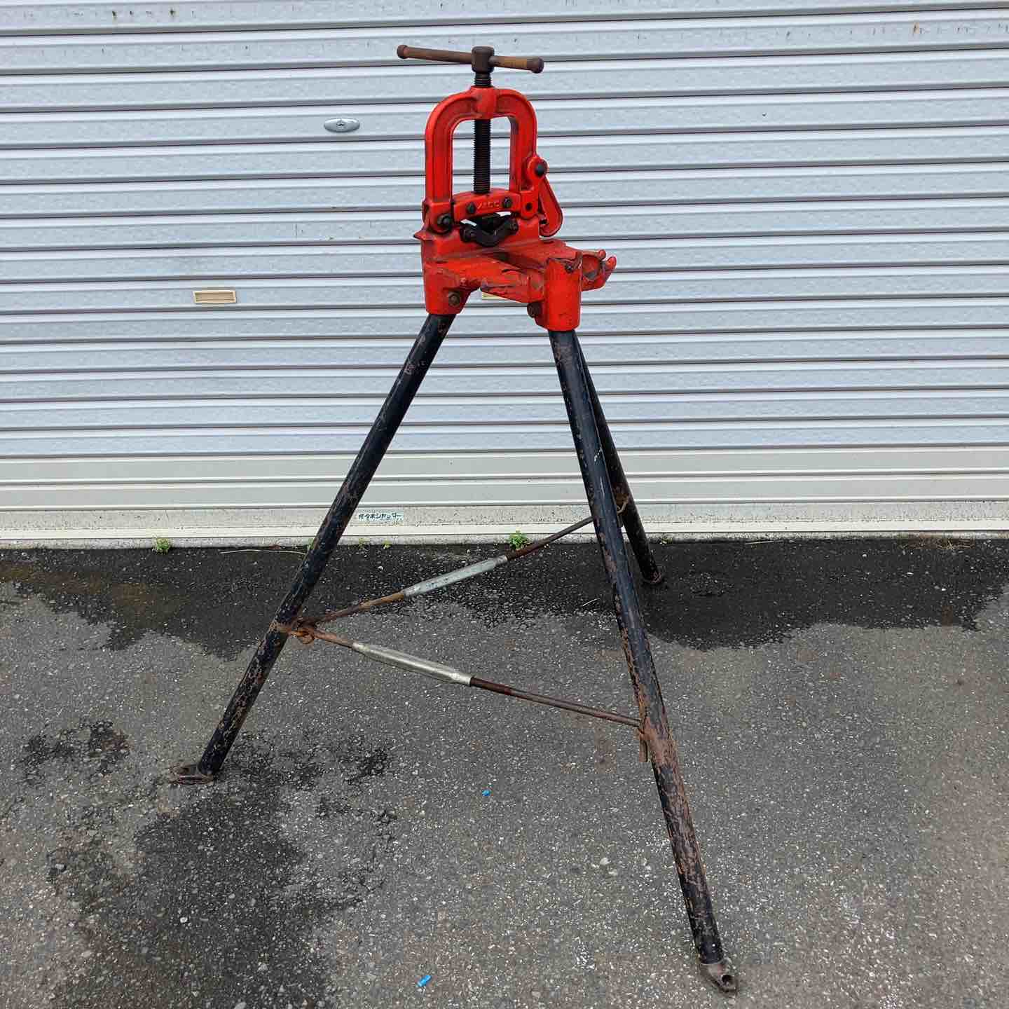 店頭受取り限定】MCC 松阪鉄工所 脚付パイプバイス VL-NO.1 万力