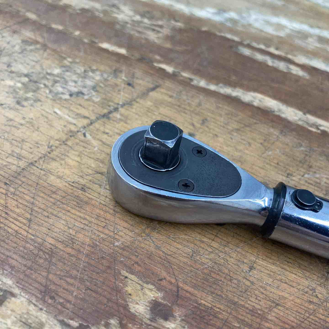 【美品】KTC 9.5sq プレセット型トルクレンチ GW050-03 10-50N・m【柏店】