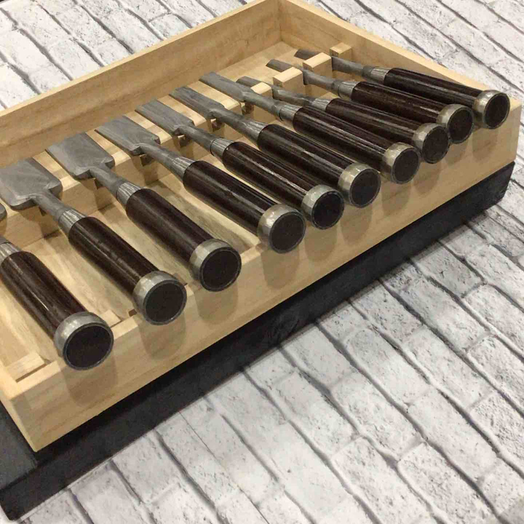 山弘作 奴鑿 10本組 木目仕上げ 朱丹柄 桐箱付属 【川口店】